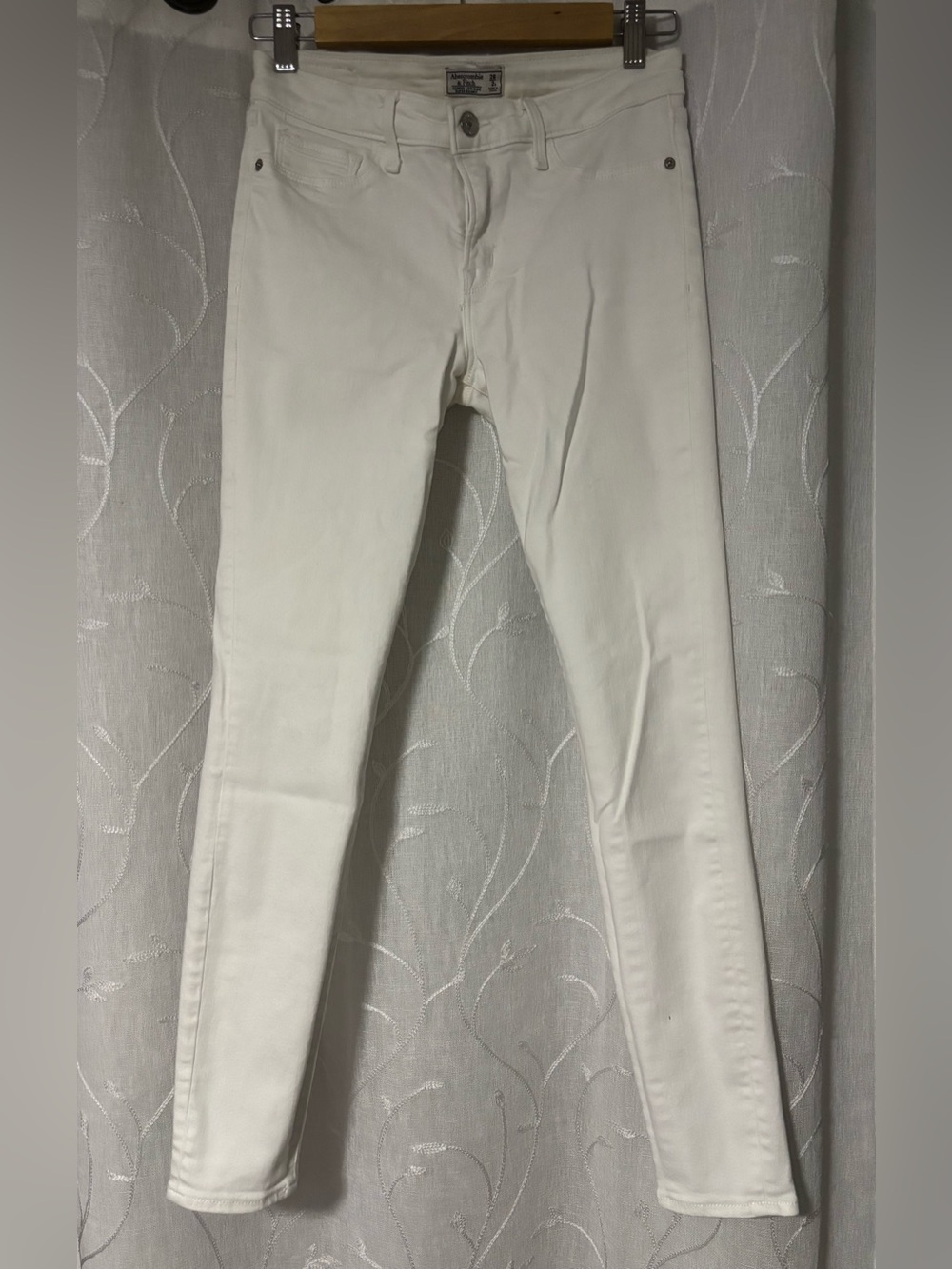 Abercrombie & Fitch White Low Rise Super Skinny Jeans
